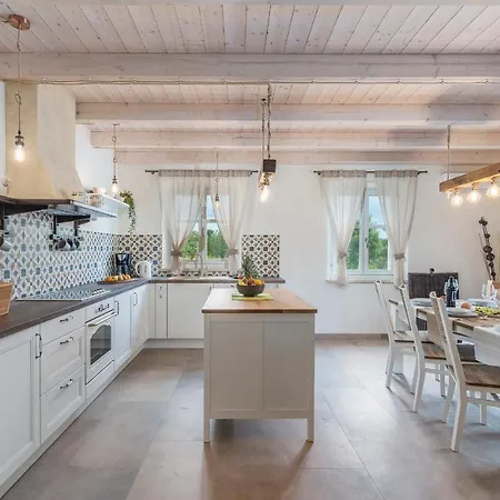 Villa-osmium 别墅 Smoljanci