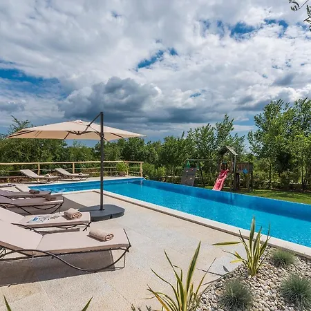 Villa-osmium 别墅 Smoljanci