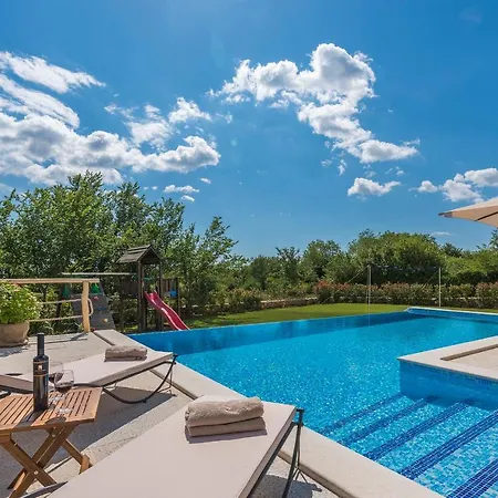 Villa-osmium Vila *