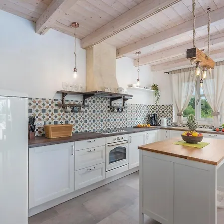 Villa-osmium Vila *