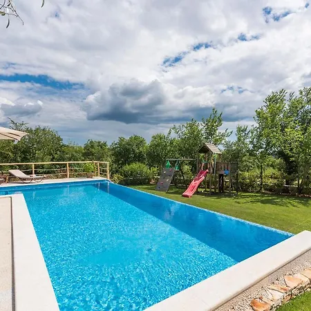 别墅 Villa-osmium Smoljanci