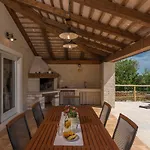 Villa Villa-osmium Smoljanci