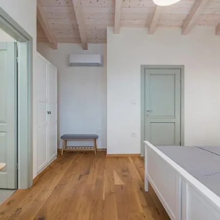 Villa-osmium וילה Smoljanci