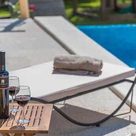 Villa-osmium * Smoljanci