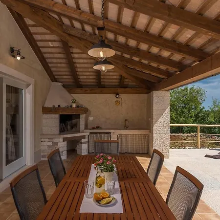 빌라 Villa-osmium Smoljanci