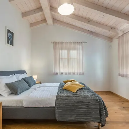 Villa-osmium Villa *